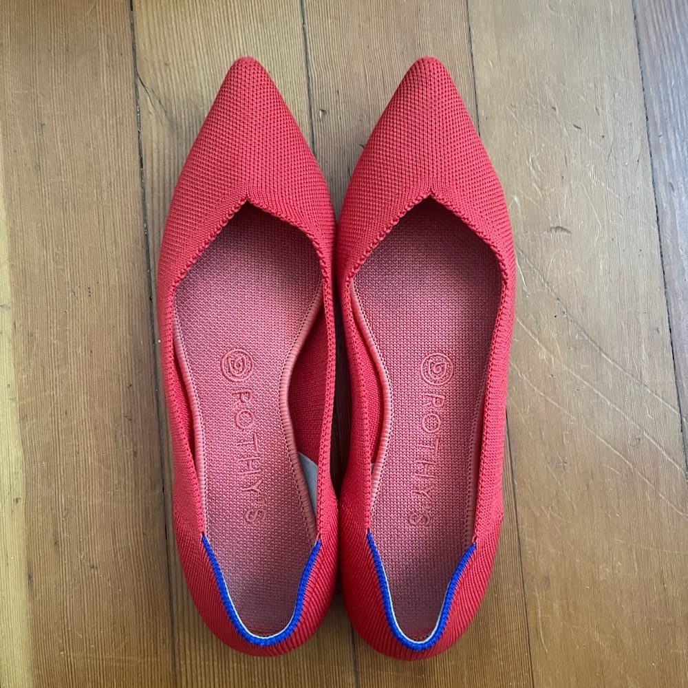 Rothy’s flame point. Size 8.